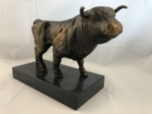 Sculptuur metalen bronskleurige grote stier, prachtig!!