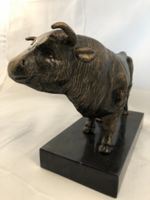 Sculptuur metalen bronskleurige grote stier, prachtig!!