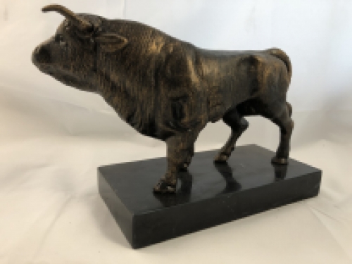 Sculpture metal bronze colored large bull, beautiful!!