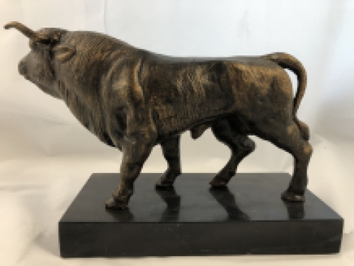 Sculpture metal bronze colored large bull, beautiful!!