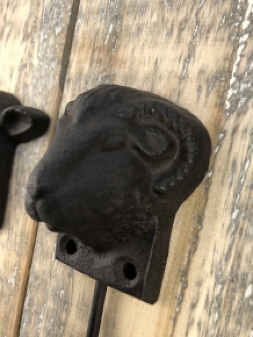 Set van 4 gietijzeren kapstokhaken boerderij dieren in antiek bruin .
