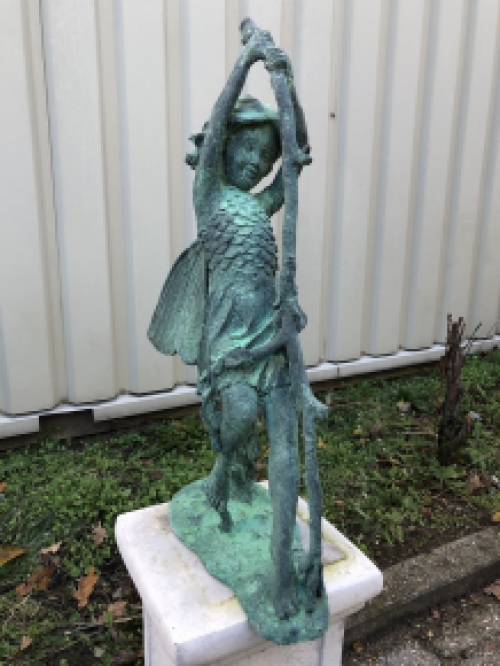 Prachtig engel beeld zittend in green finish cast iron.