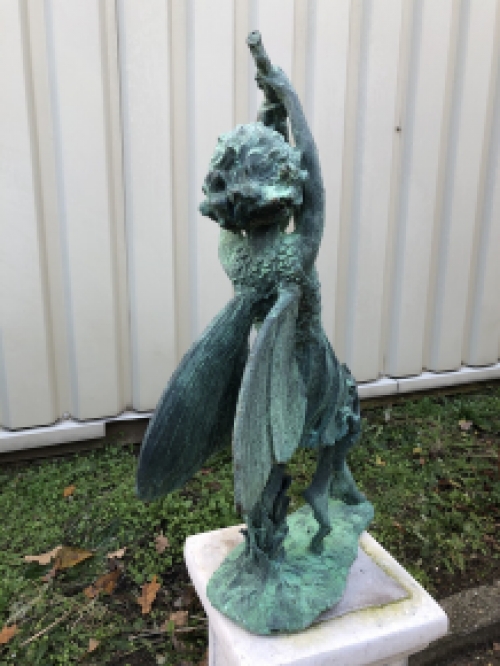 Prachtig engel beeld zittend in green finish cast iron.
