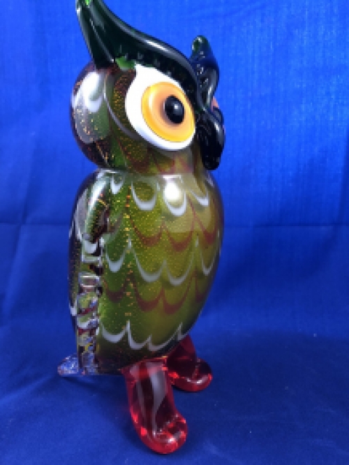 Beautiful glass owl, beautiful in color.