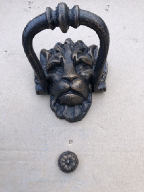 Deurklopper leeuw, gietijzer bronskleurig met klopvanger