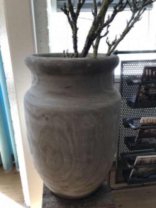 Prachtige forse houten vaas-pot-in de kleur grijs.