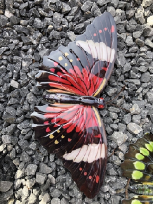 Prachtige set wandvlinders, mooi in kleur en uit metaal.