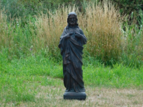 Impressive church statue of Jesus, made of polystone