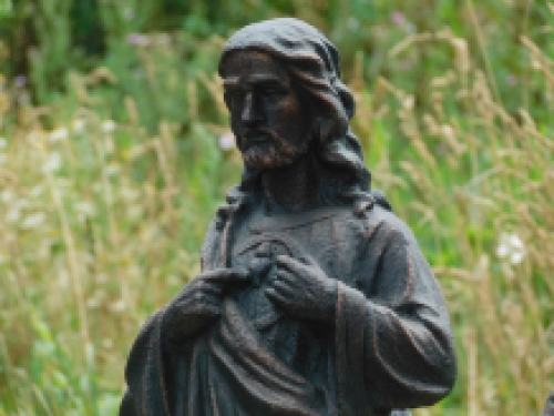 Impressive church statue of Jesus, made of polystone