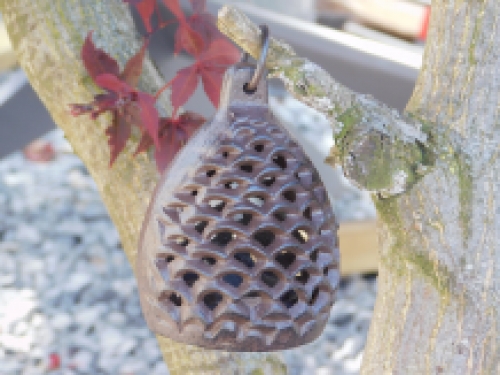 Lantern as a pine cone, tea light holder, pine cone as storm light, like antiques