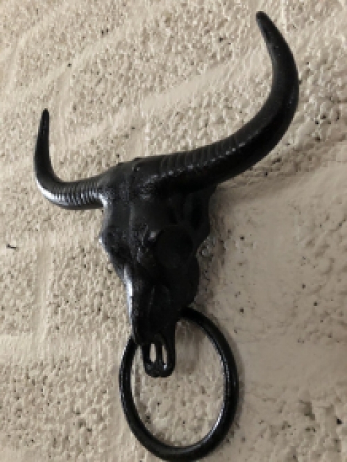 Gietijzeren  bull skull met handdoek ring, zwart, fraai!