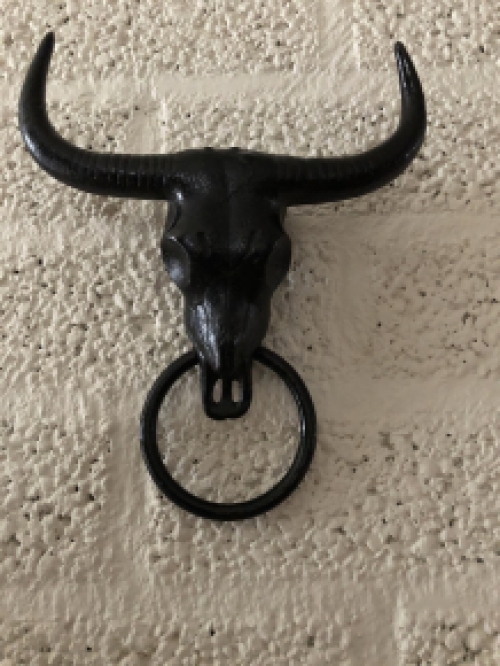 Gietijzeren  bull skull met handdoek ring, zwart, fraai!