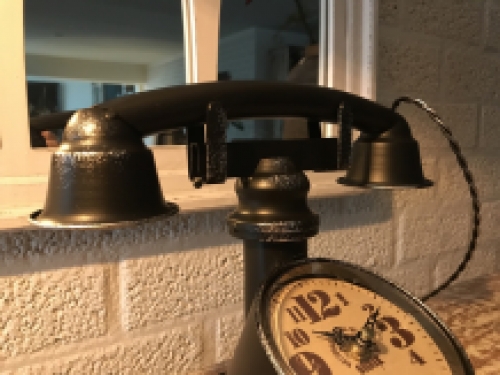 Nice clock in the shape of an old telephone, nostalgic!