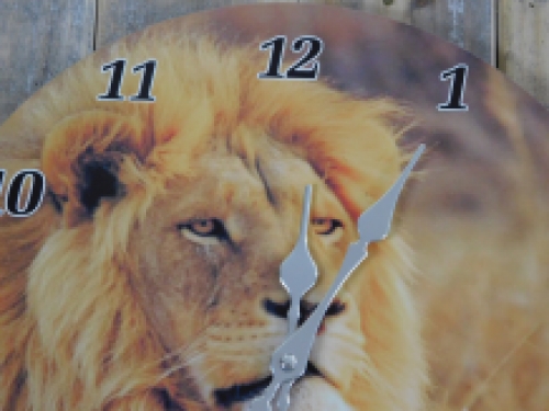 Uhr ''Löwe'' - aus Holz