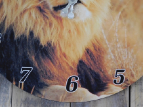 Uhr ''Löwe'' - aus Holz
