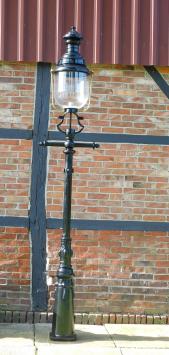 Beautiful and unique large heavy lantern pole in the colour black with really nice lamp head, 6 left!!!