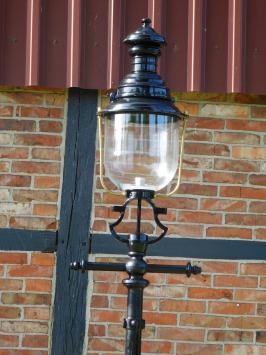 Beautiful and unique large heavy lantern pole in the colour black with really nice lamp head, 6 left!!!