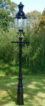 Beautiful and unique large heavy lantern pole in the colour black with really nice lamp head, 6 left!!!