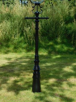 Beautiful and unique large heavy lantern pole in the colour black with really nice lamp head, 6 left!!!