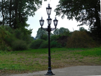 Classic Lamppost XL with 4 Shades – 315 cm - Black – Aluminium – Ornate Garden Lamp
