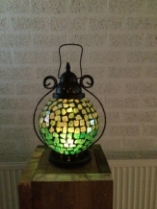 Sfeerlantaarn met gekleurd groen glas, prachtig!
