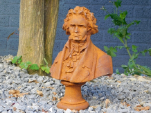 Prächtige Statue von Ludwig van Beethoven - ganz aus Gusseisen