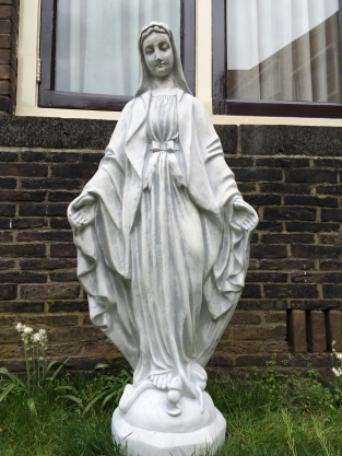 Moeder Maria / Mother Mary, groot vol stenen beeld, PRACHTIG.