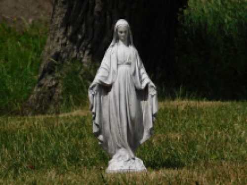 Statue Madonna - massiver Stein