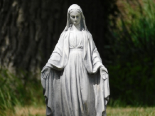 Statue Madonna - solid stone