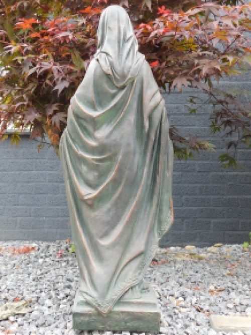 Beautiful ecclesiastical statue of Mary, made of polystone