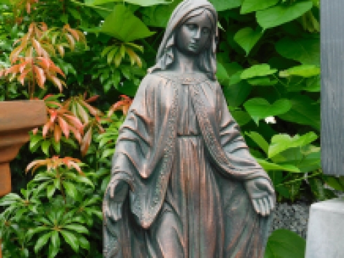 Beautiful ecclesiastical statue of Mary, made of polystone