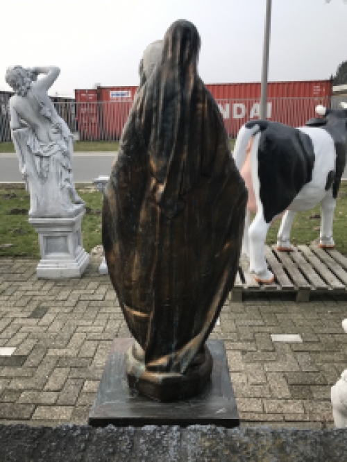 Maria auf einem Sockel, Gartenstatue Maria, groß auf Sockel