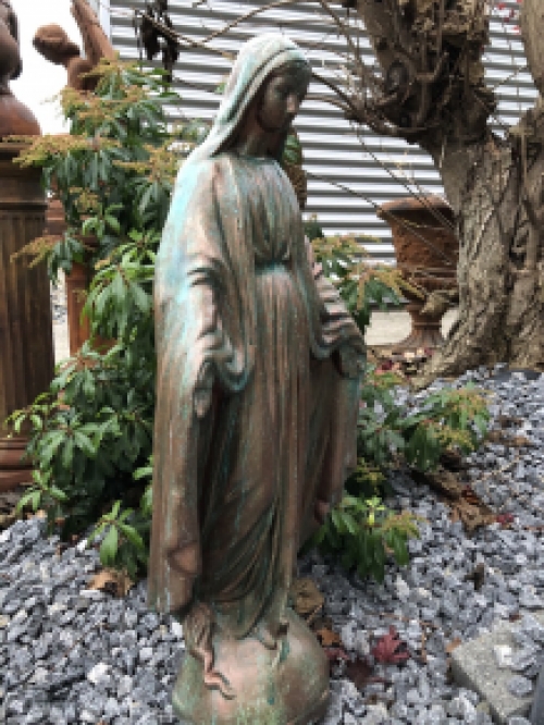 Mooi Mariabeeld vol steen-koper finish.