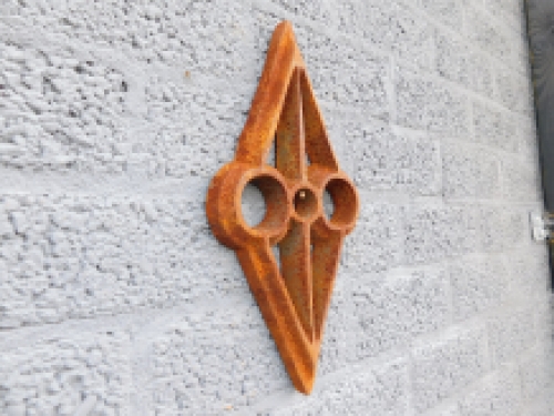 Wall anchor, cast iron, diamond eye shape