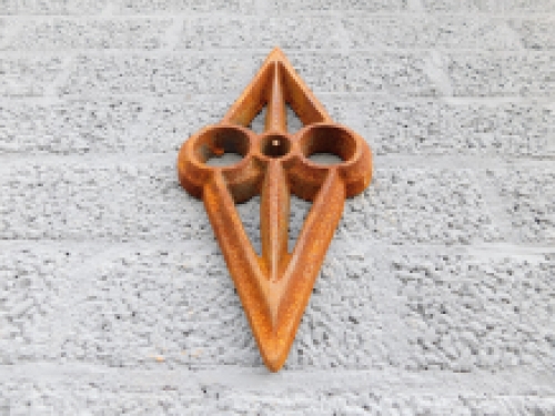 Wall anchor, cast iron, diamond eye shape