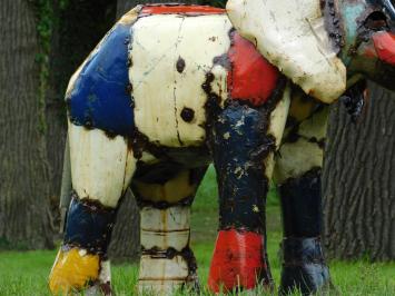 Elefant Nacho – 80 x 90 cm – Farbenfrohe Skulptur – Afrikanisches Kunstwerk