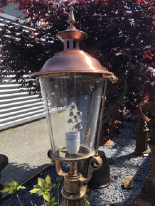 Lamp brass-copper round glass on base, great look!!!