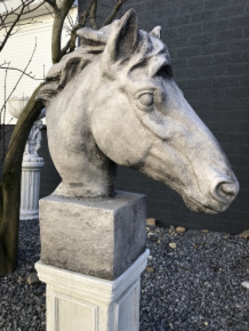 Detailed horse head made of polyresin, large horse head, garden statue