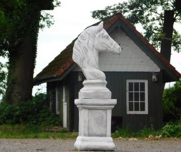 Paardenhoofd op Sokkel - 83 cm - Steen