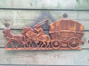 Wanddecoratie, gietijzeren haardplaat Boerenpaard met wagen.