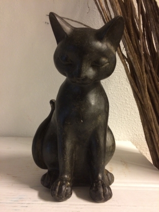 Zittende kat, beeldhouwkunst uit Polystein