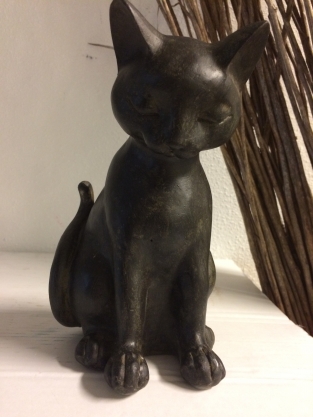 Zittende kat, beeldhouwkunst uit Polystein