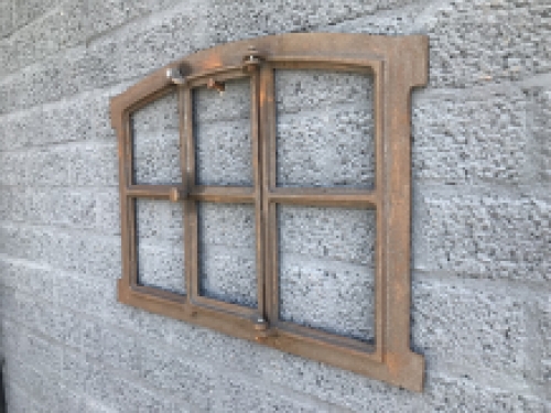 IJzeren raam voor de tuinmuur, stalraam, venster in antieke stijl - 57x42
