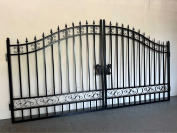 Wrought Iron Gate – Sleek Design – 496 cm – Black