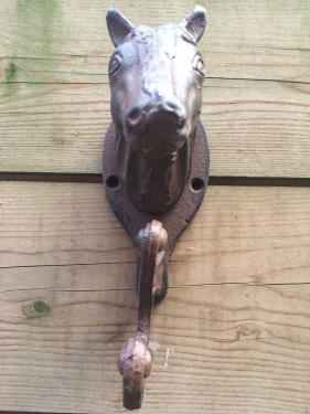 Horse head with coat hook, cast iron.NOG2!