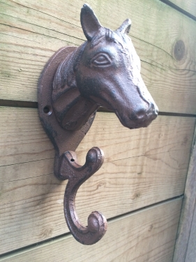 Horse head with coat hook, cast iron.NOG2!