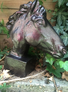 1 horse cast iron head, in rust-optic black