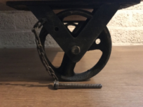 Driving bar, industrial look, with 2 large iron wheels