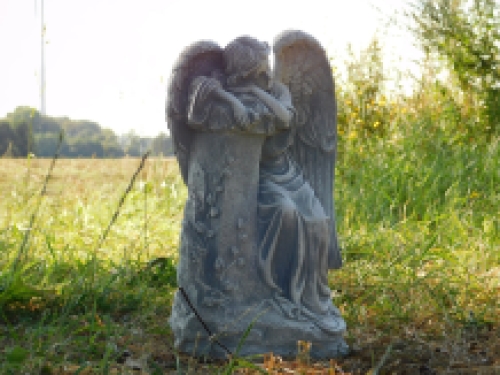 Resting angel - full stone - detailed