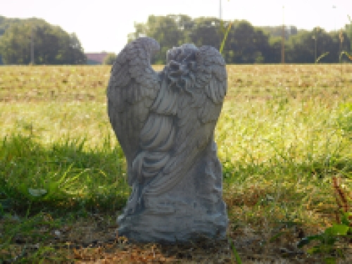 Resting angel - full stone - detailed